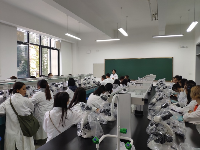 中药学院组织师生进行实验室应急疏散逃生演练