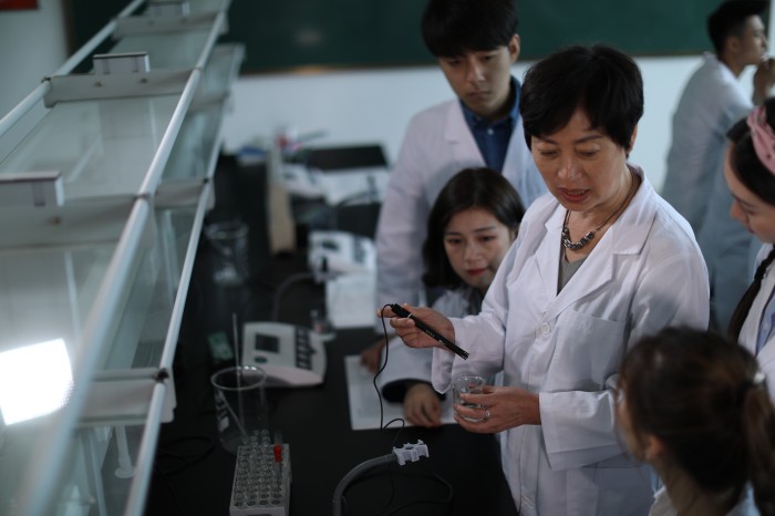 药物分析实验室1.jpg