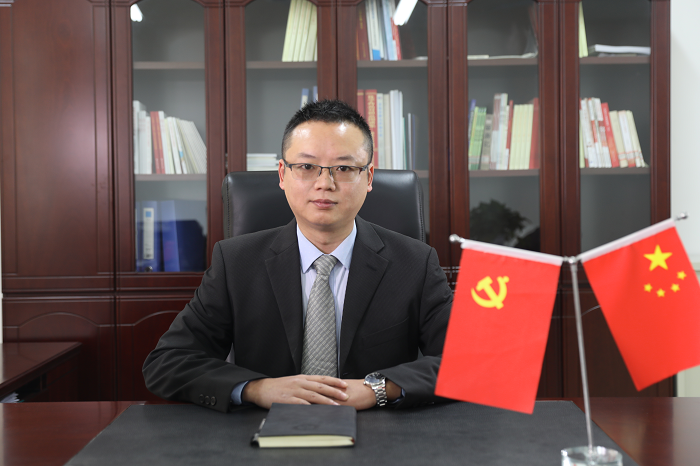 院长助理 黄显.png