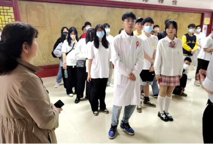 参观3.png