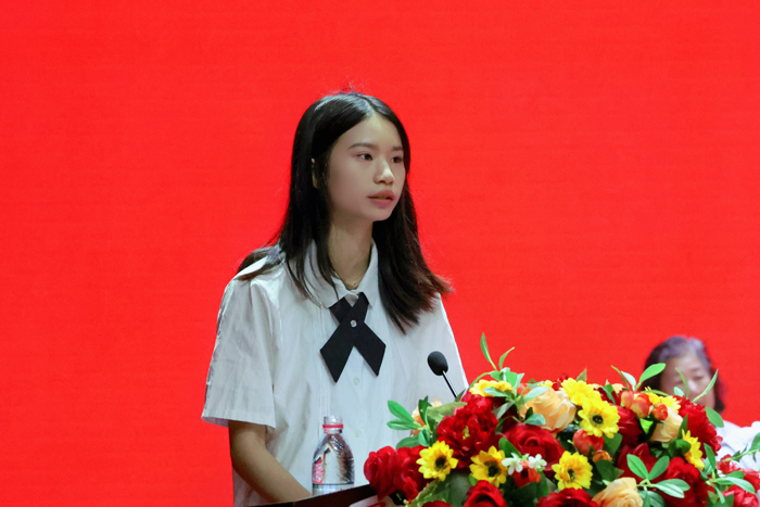 学生代表张吉利.jpg