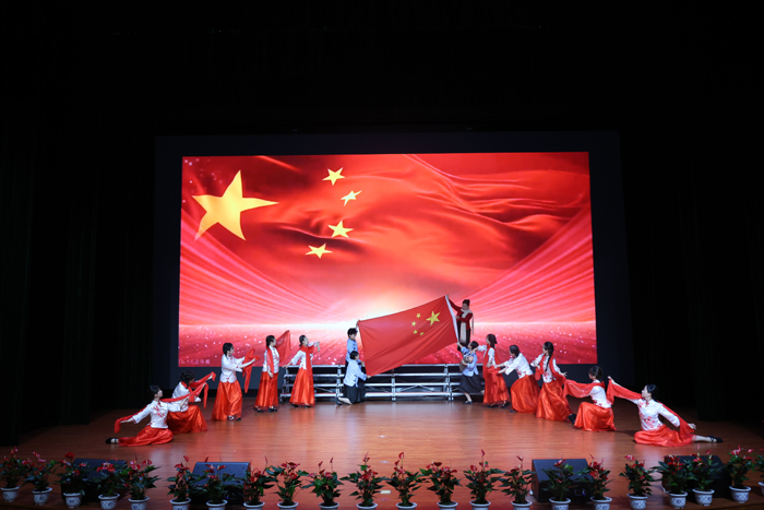 绣红旗2.jpg